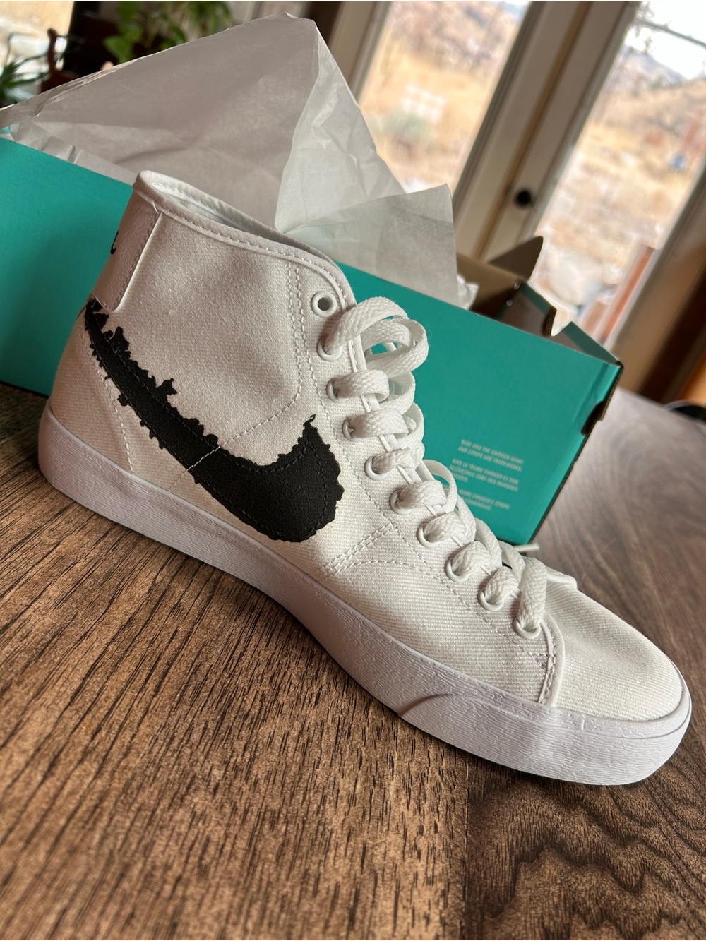 White High-Top Nike SB Blazer Mid ‘77 Canvas with Black Nike Sign - Picture 2 of 6